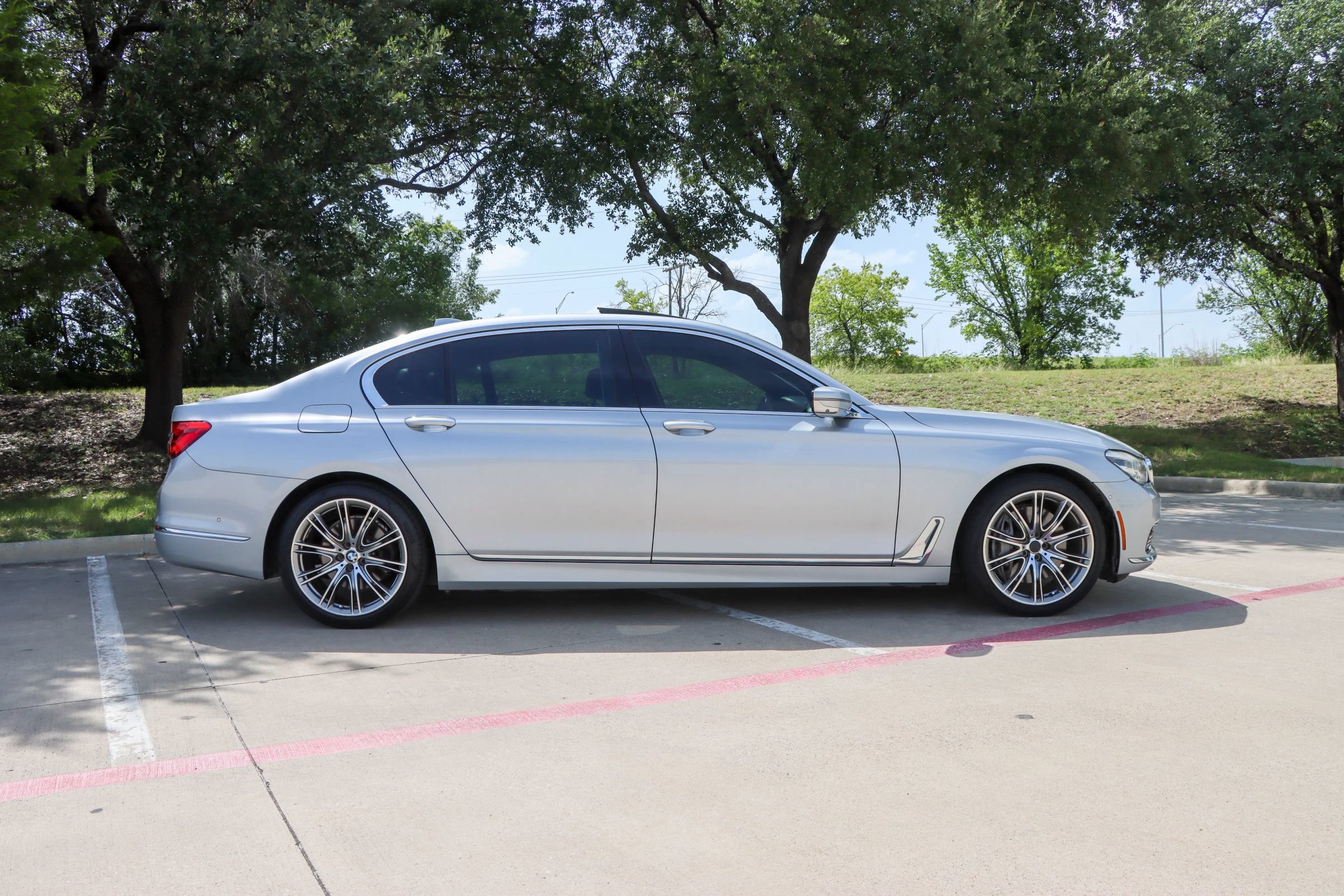 Used 2017 BMW 750i xDrive AWD/4WD image 8