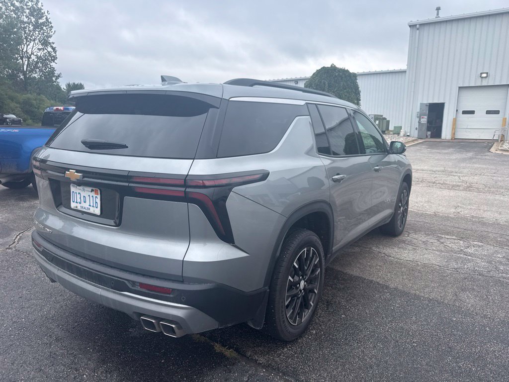 Used 2025 Chevrolet Traverse LT w/ Sun and Wheel Package AWD/4WD image 3