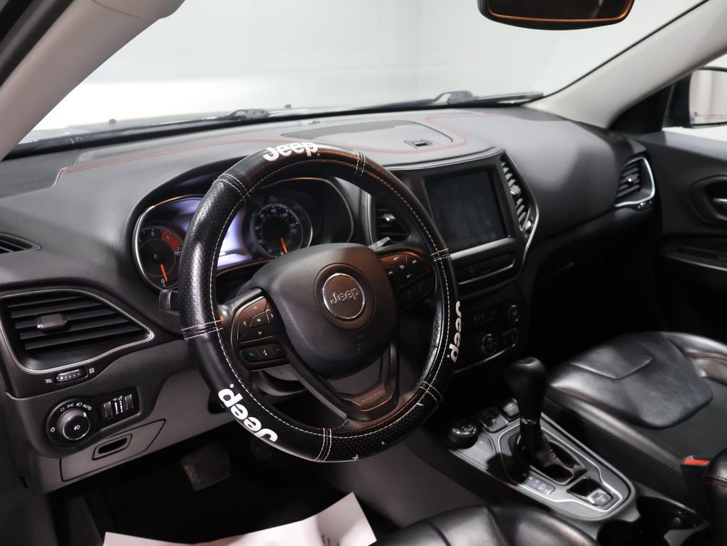 Used 2019 Jeep Cherokee Trailhawk w/ Cold Weather Group image 16
