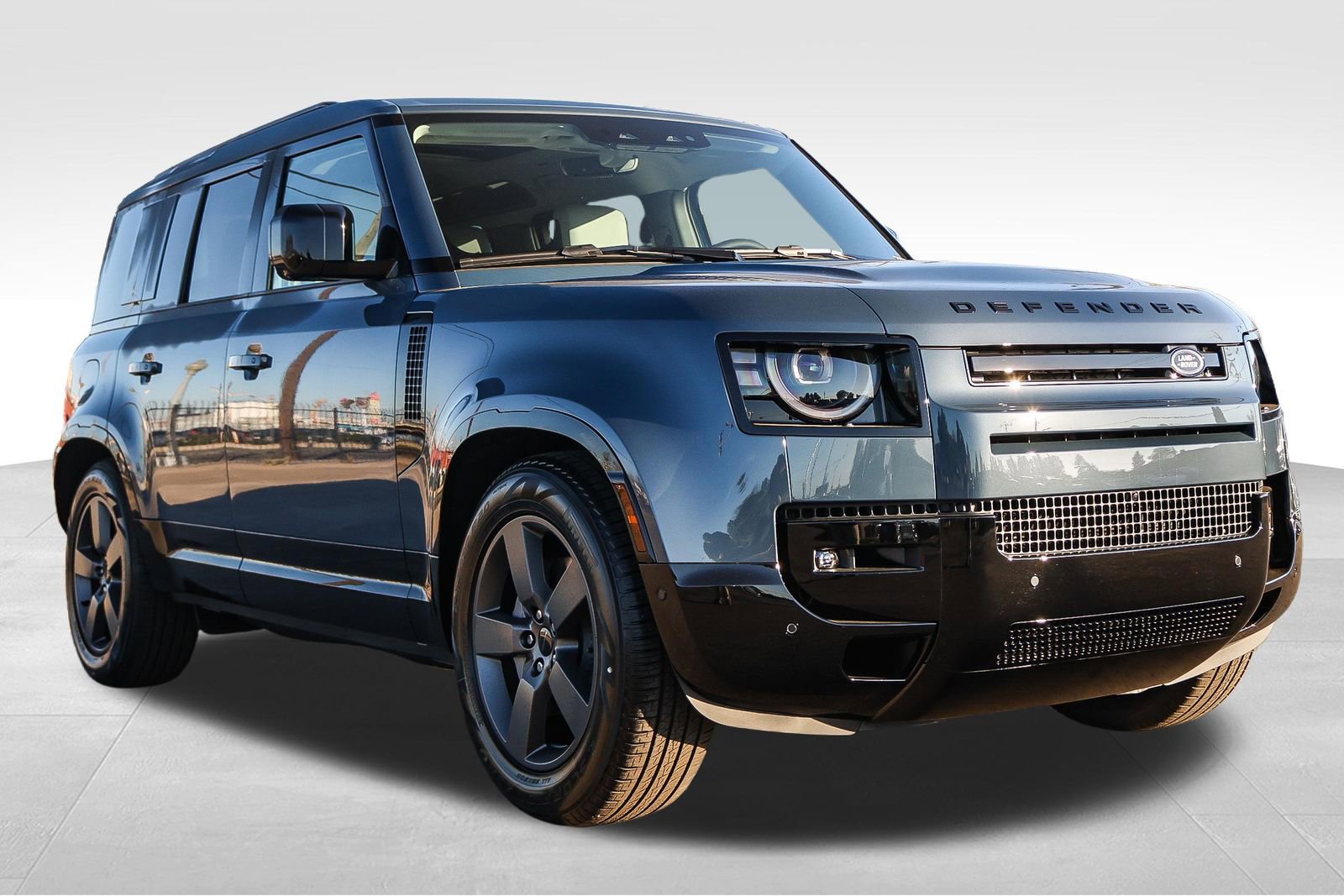 New 2026 Land Rover Defender 110 X-Dynamic SE image 3