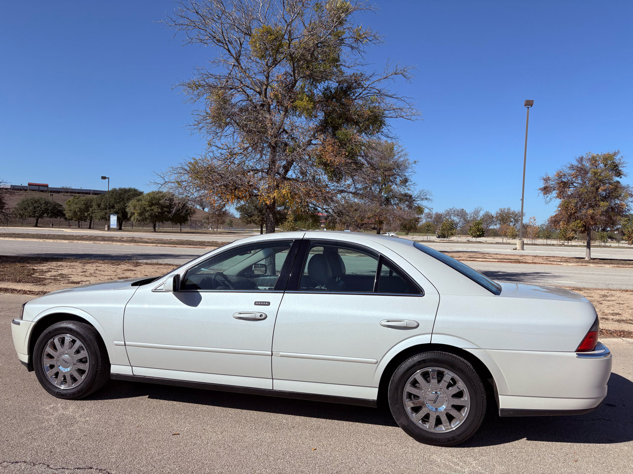 Used 2004 Lincoln LS image 2