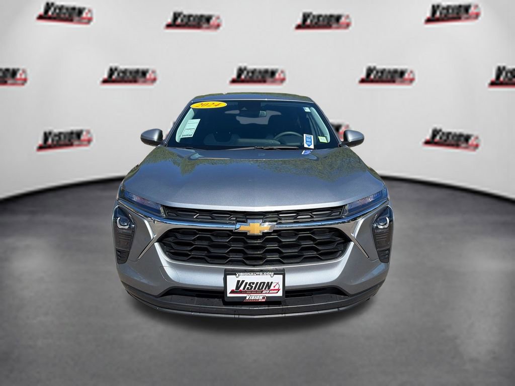 Used 2024 Chevrolet Trax LS w/ LS Convenience Package FWD image 2