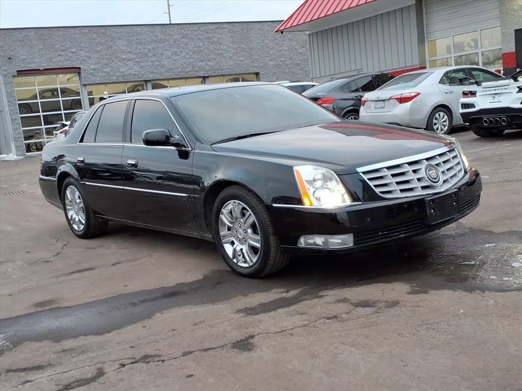Used 2010 Cadillac DTS Platinum FWD image 7