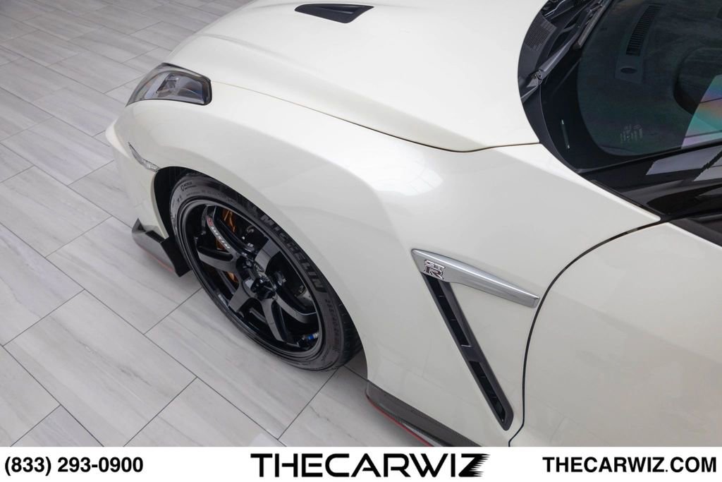 Used 2018 Nissan GT-R NISMO AWD/4WD image 15