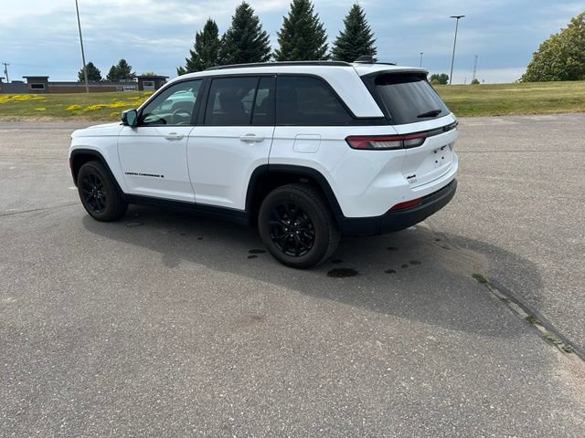 Used 2024 Jeep Grand Cherokee Altitude AWD/4WD image 8