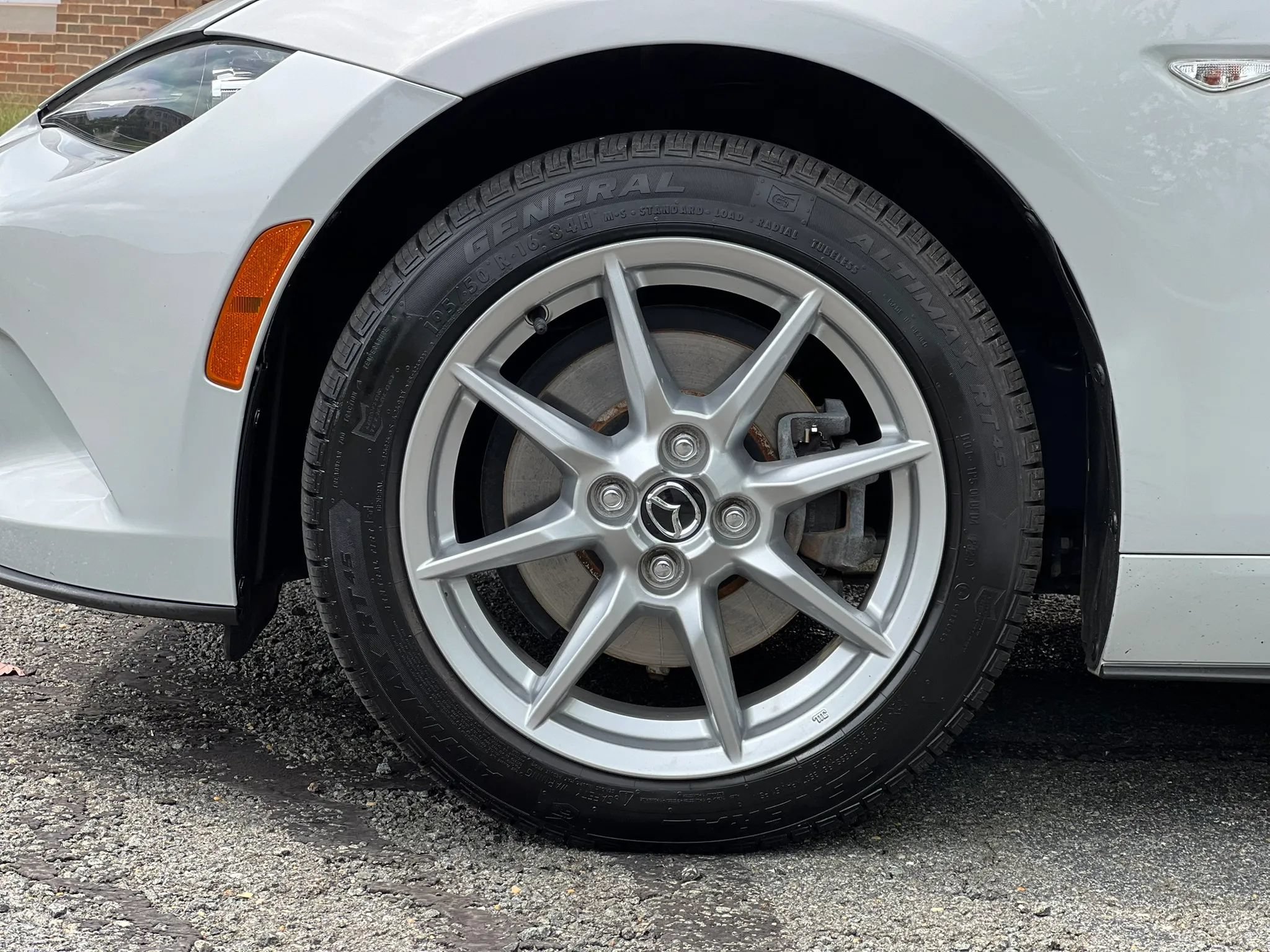 Used 2016 MAZDA MX-5 Miata Sport RWD image 39