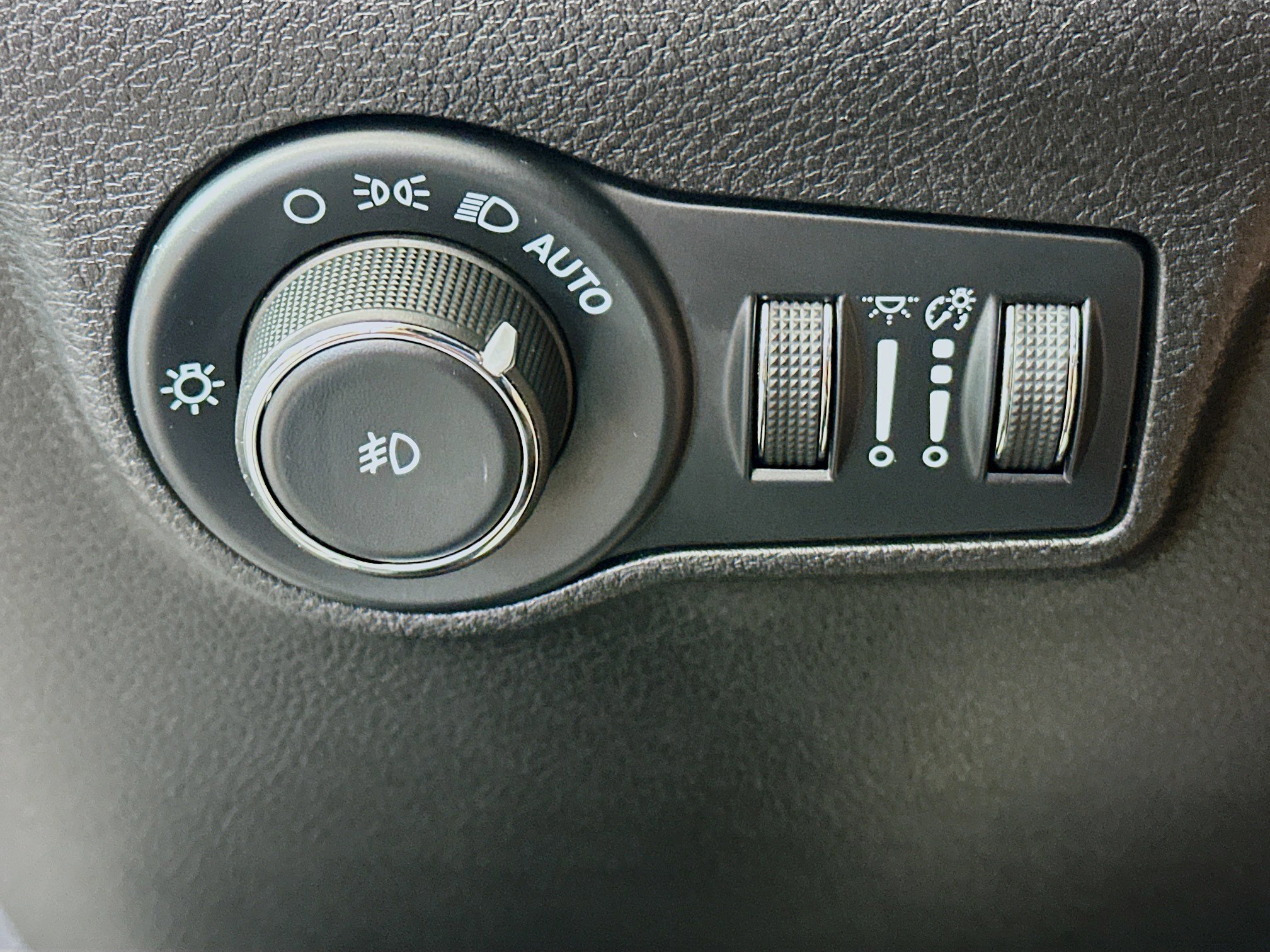 Used 2025 Jeep Compass Limited image 17