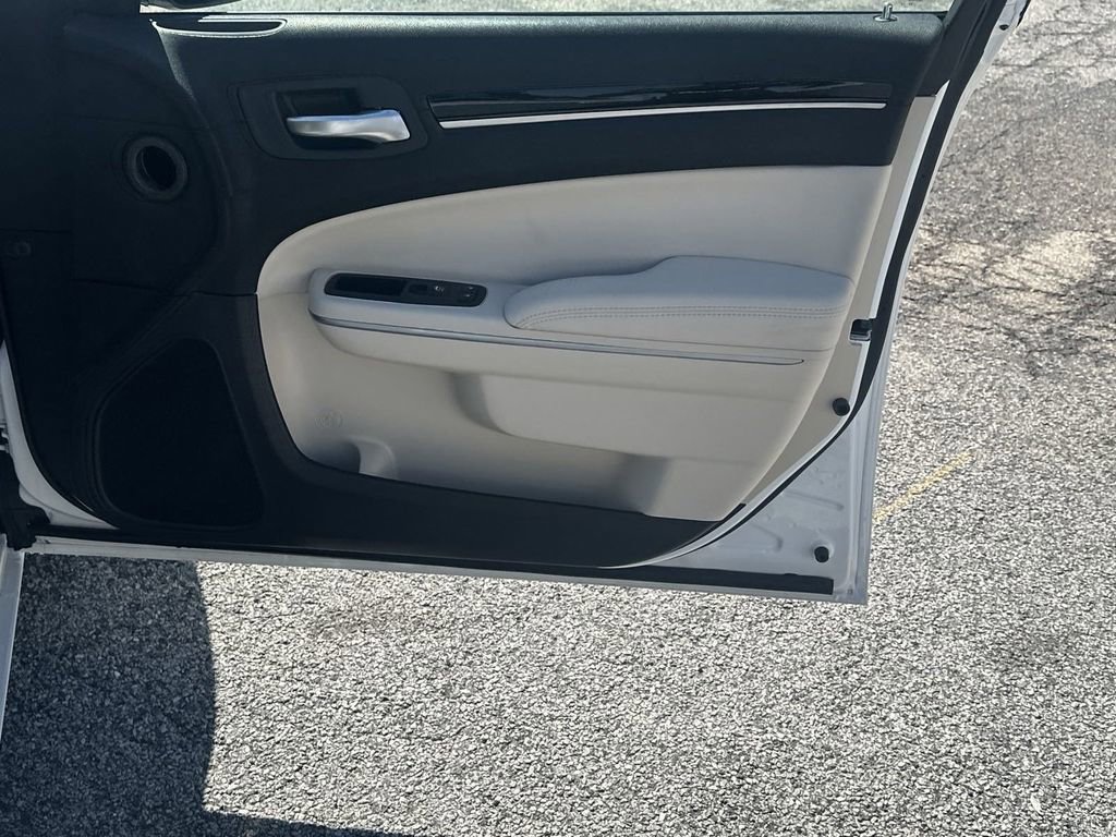 Used 2023 Chrysler 300 Touring w/ Sport Appearance Package image 13
