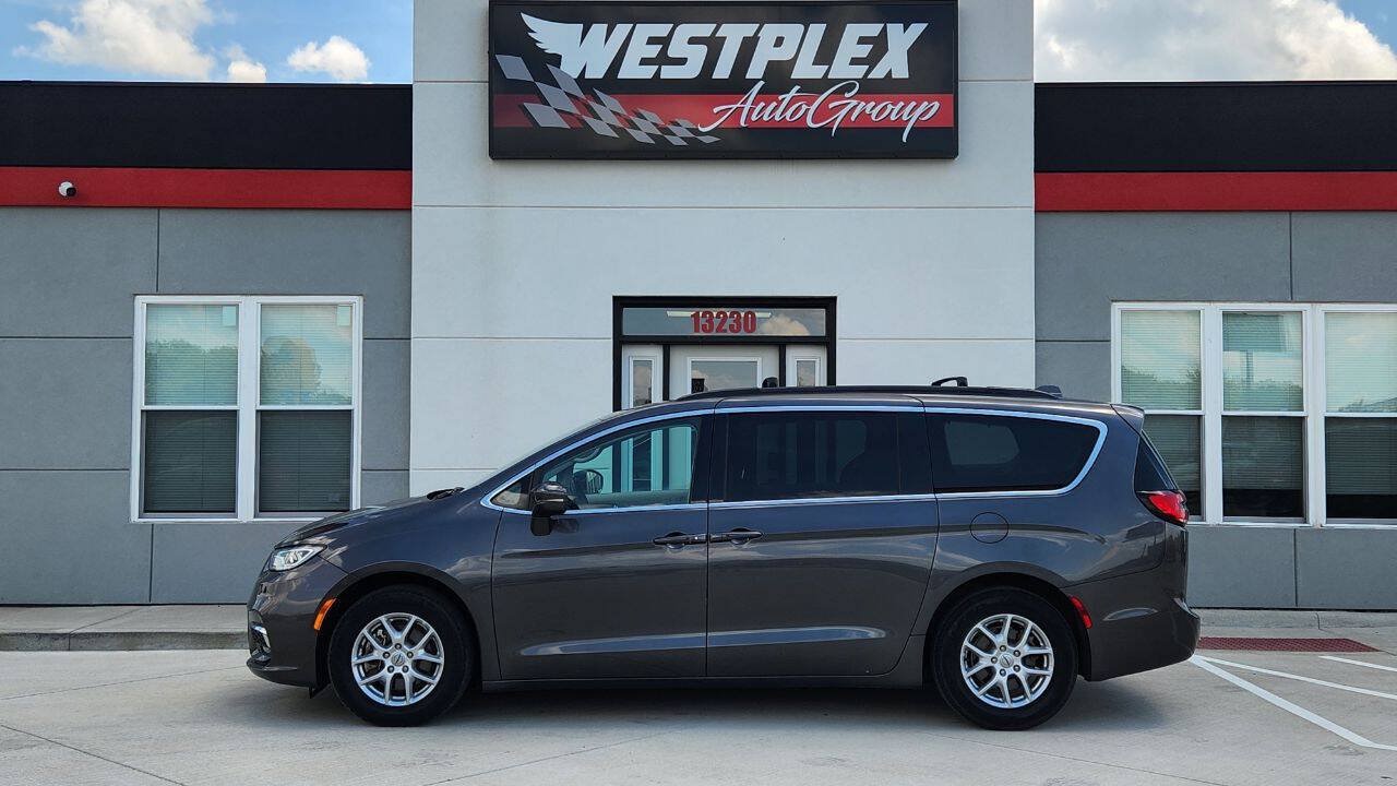 Used 2022 Chrysler Pacifica Touring-L FWD image 31