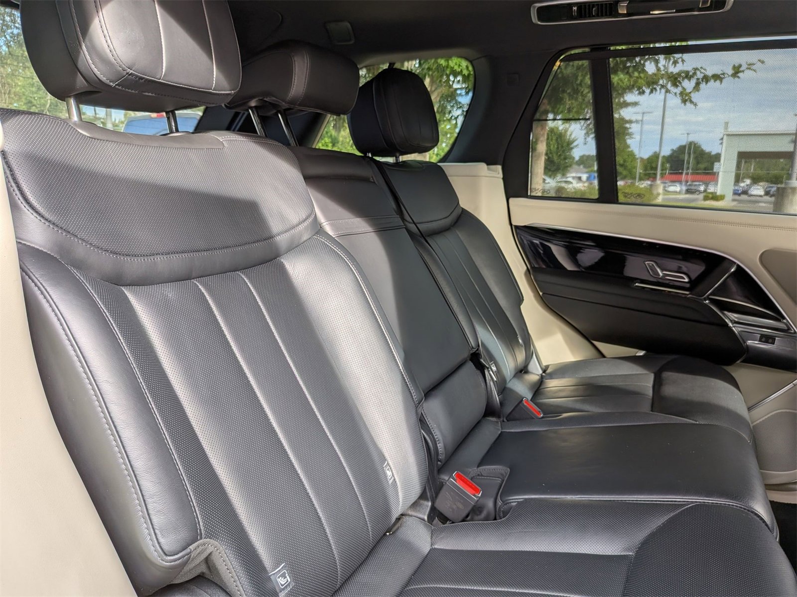 Used 2023 Land Rover Range Rover SE image 36