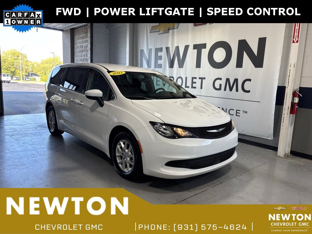 Used 2022 Chrysler Voyager LX image 1