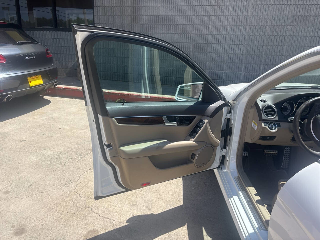 Used 2013 Mercedes-Benz C 250 Sedan image 8