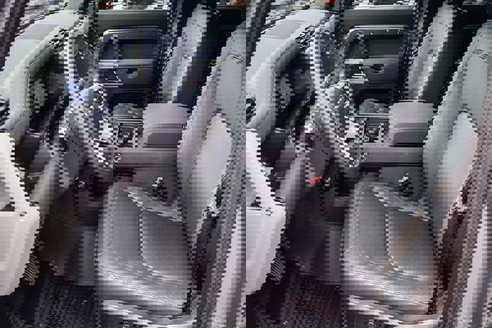 Used 2024 Land Rover Defender 110 S image 19