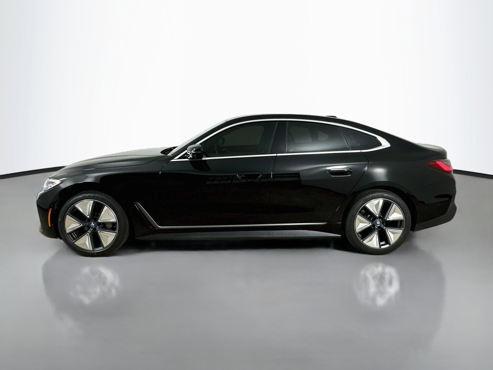 Used 2024 BMW i4 eDrive35 w/ Premium Package RWD image 8
