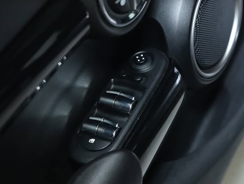 Used 2015 MINI Cooper S image 17