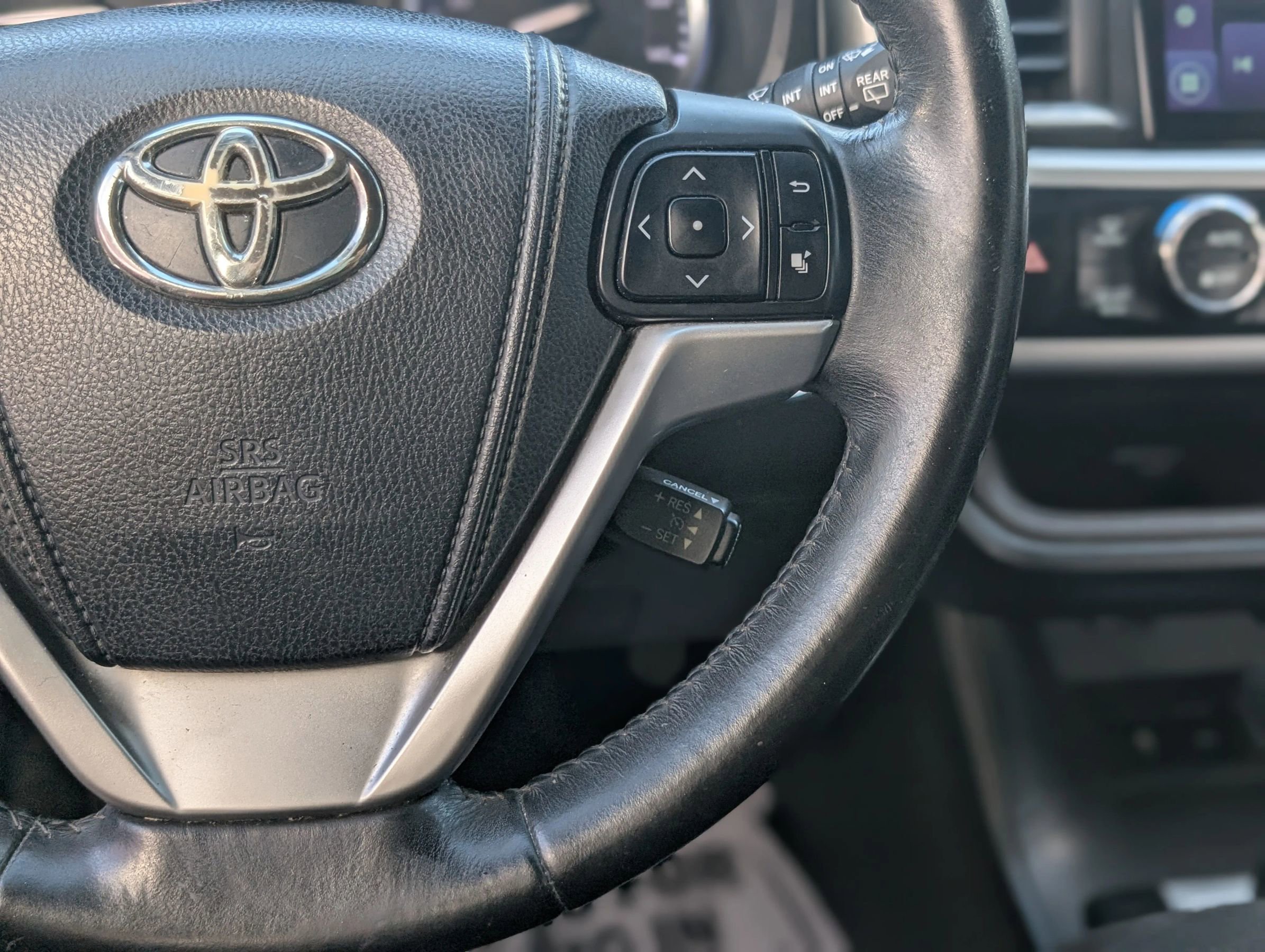 Used 2014 Toyota Highlander XLE FWD image 30