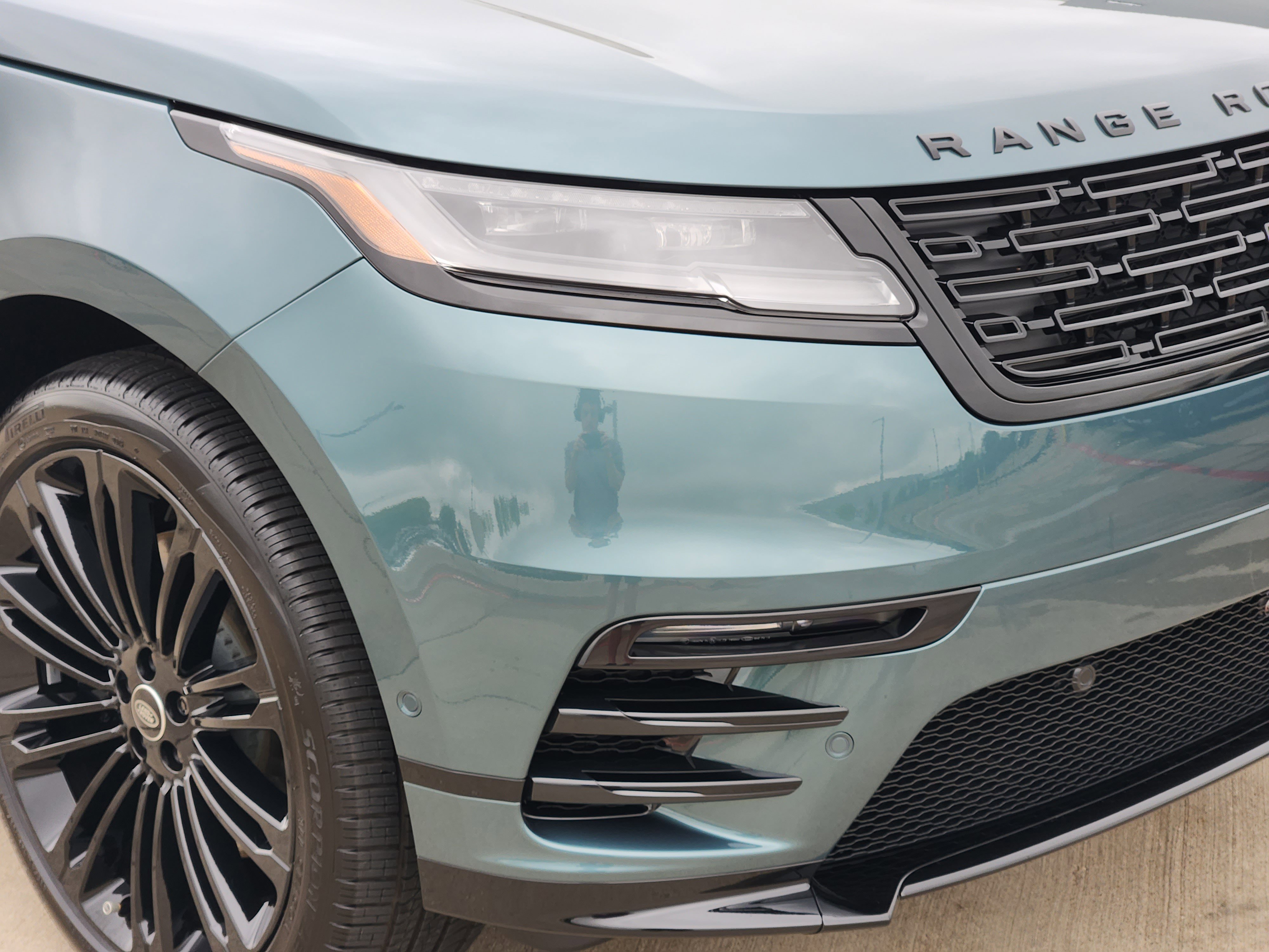 New 2026 Land Rover Range Rover Velar Dynamic SE image 8