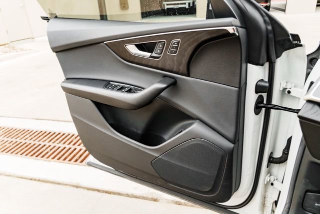 Used 2023 Audi Q8 Premium image 20