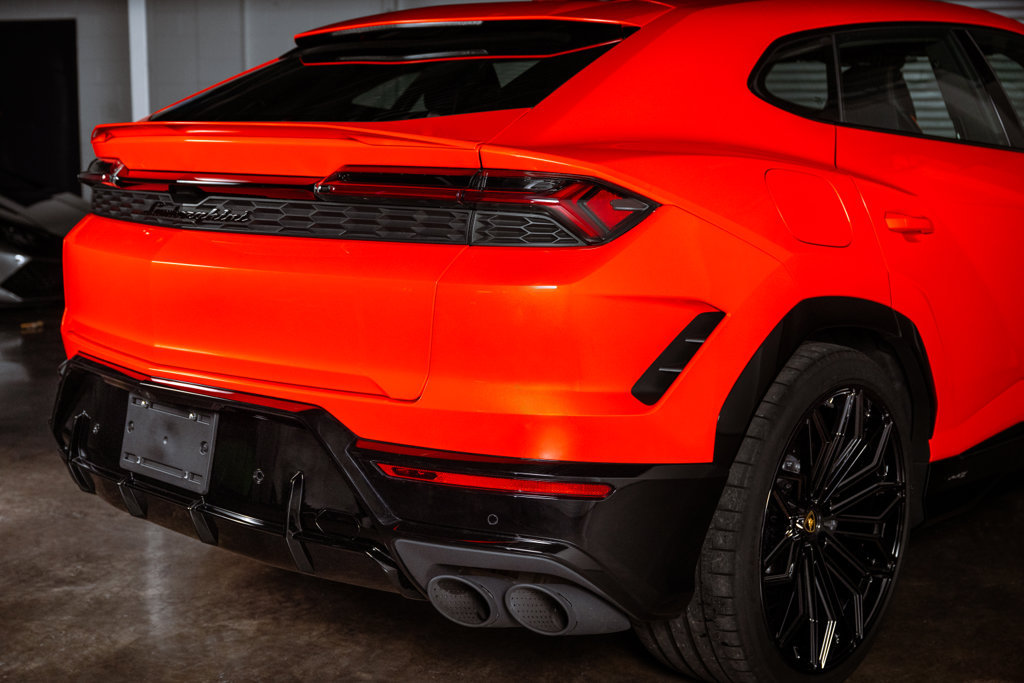 Used 2025 Lamborghini Urus SE AWD/4WD image 47