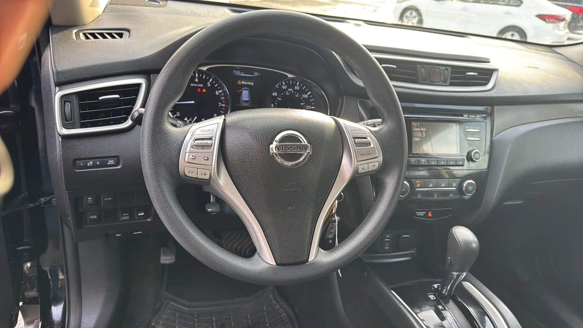 Used 2015 Nissan Rogue S image 9