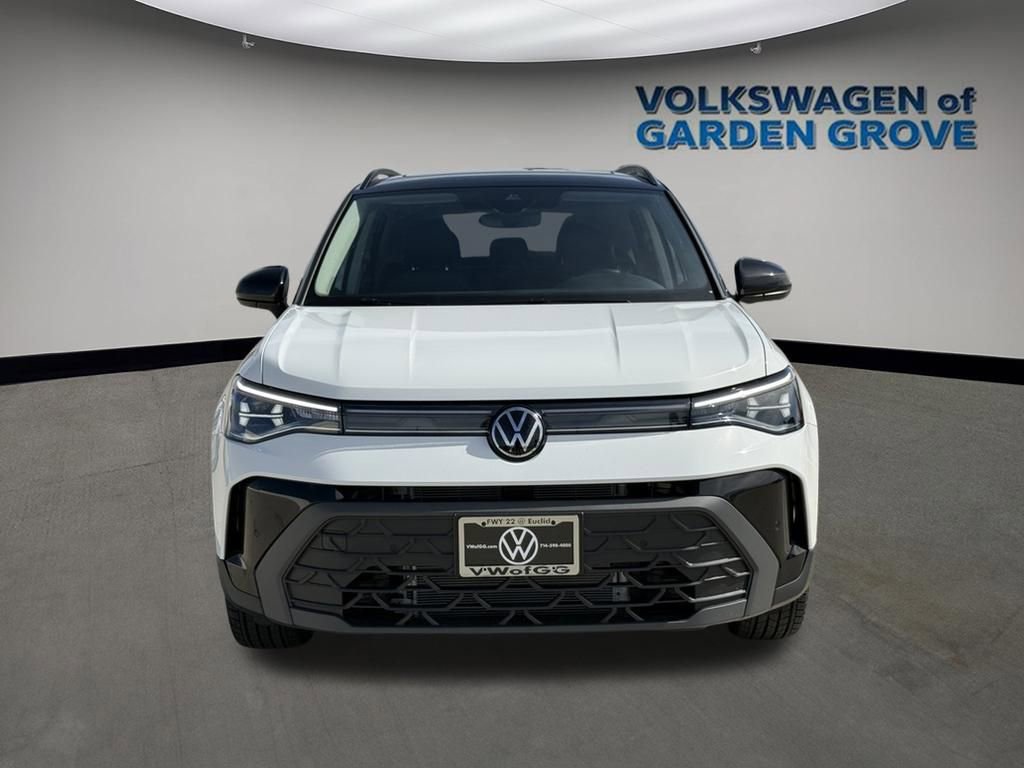 New 2026 Volkswagen Taos SE image 3