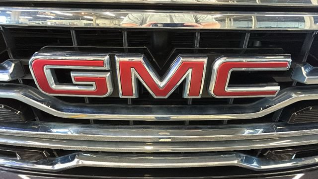 Used 2023 GMC Sierra 1500 SLT w/ SLT Convenience Package AWD/4WD image 8