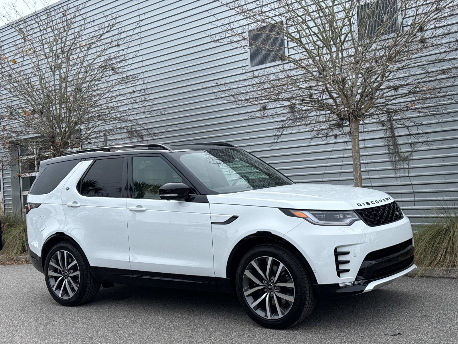 Certified 2025 Land Rover Discovery Dynamic SE image 7