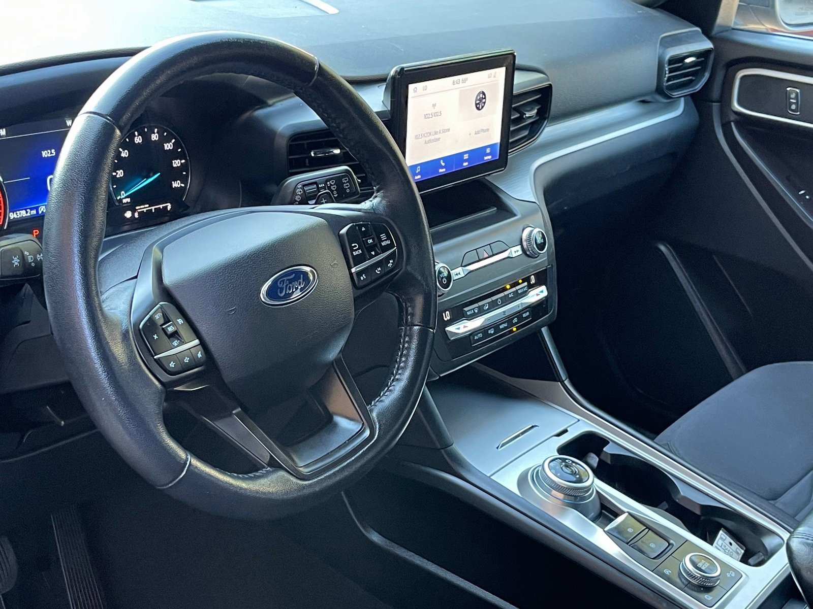 Used 2020 Ford Explorer XLT image 11