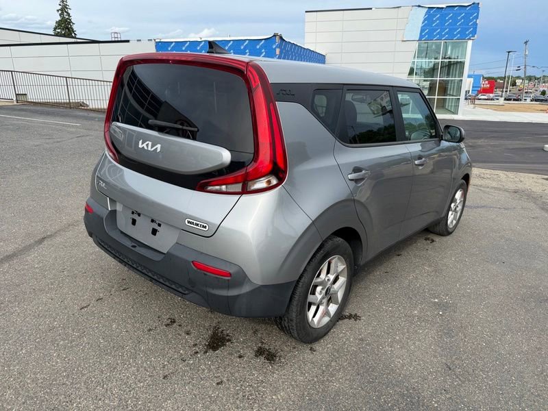 Certified 2022 Kia Soul LX w/ Technology Package FWD image 8