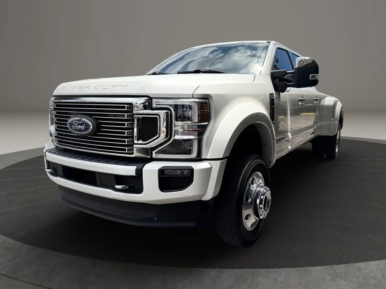 Used 2022 Ford F450 Platinum w/ FX4 Off-Road Package AWD/4WD image 7