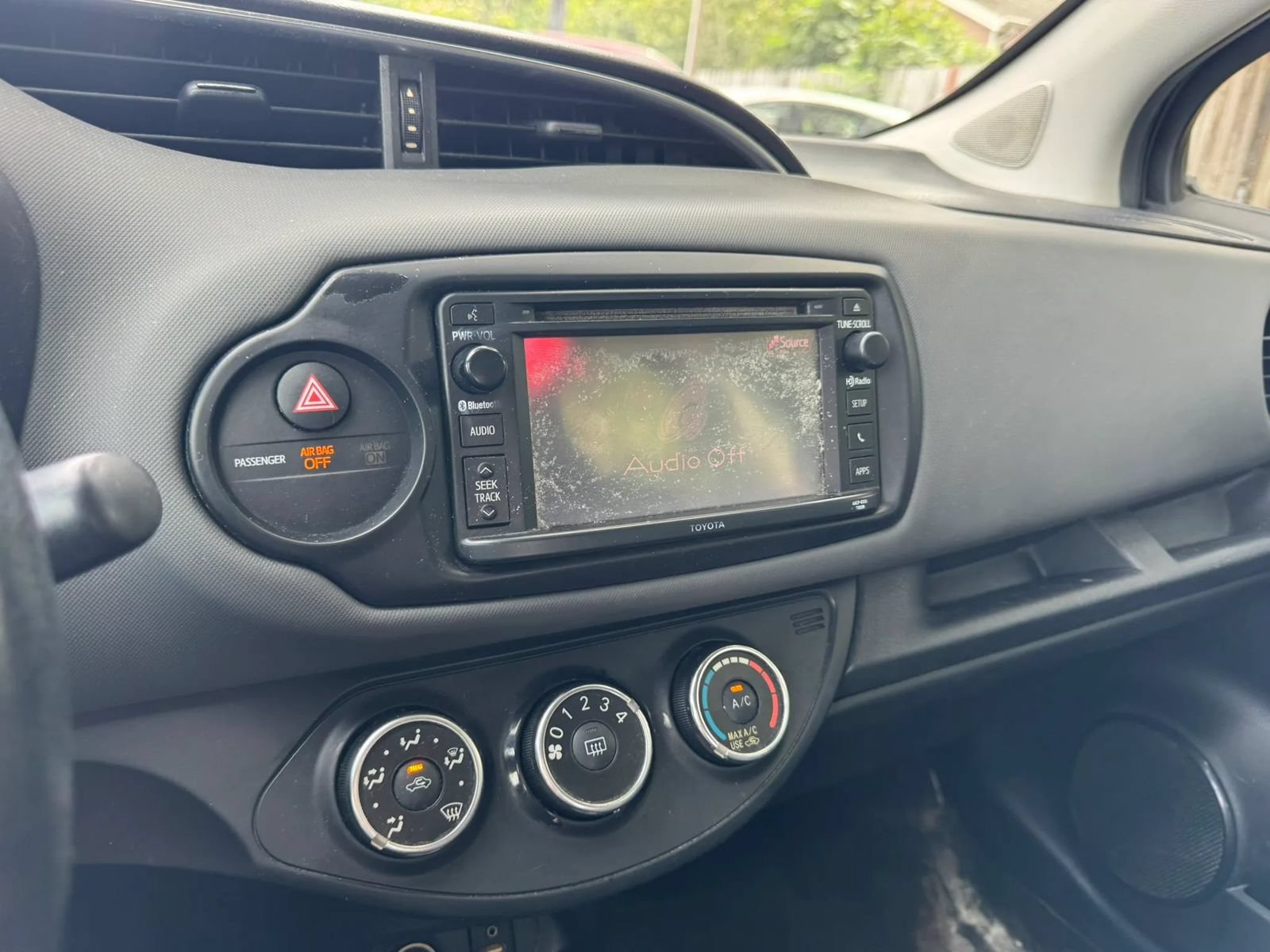 Used 2015 Toyota Yaris SE FWD image 35