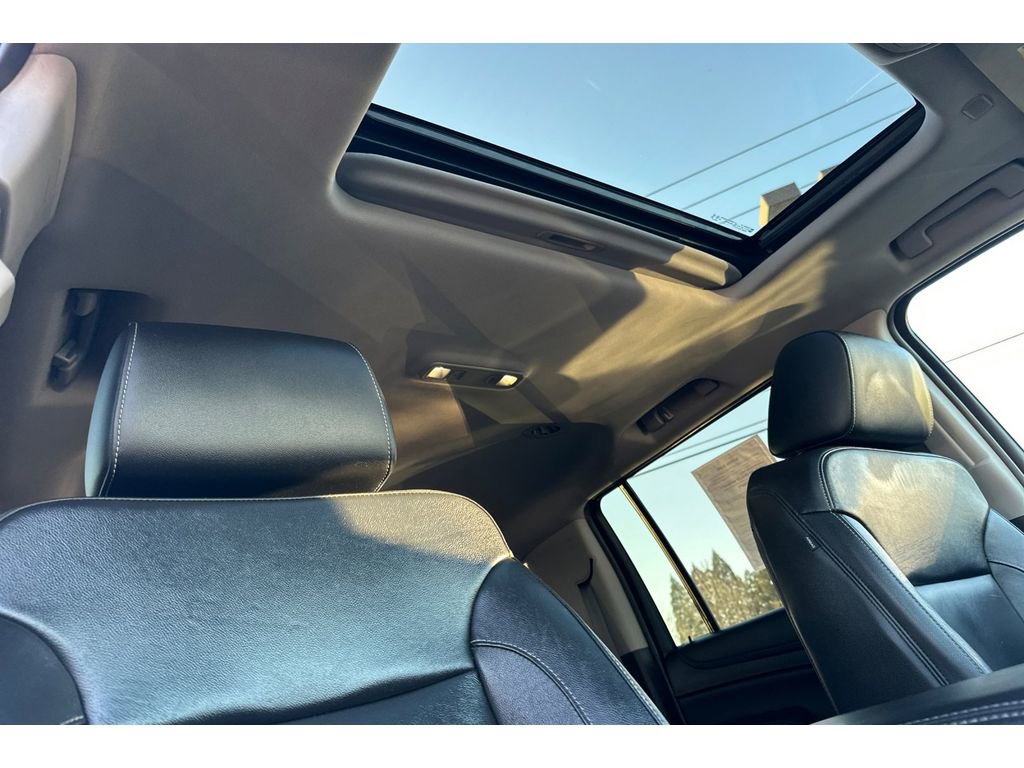 Used 2019 Chevrolet Suburban LT image 19