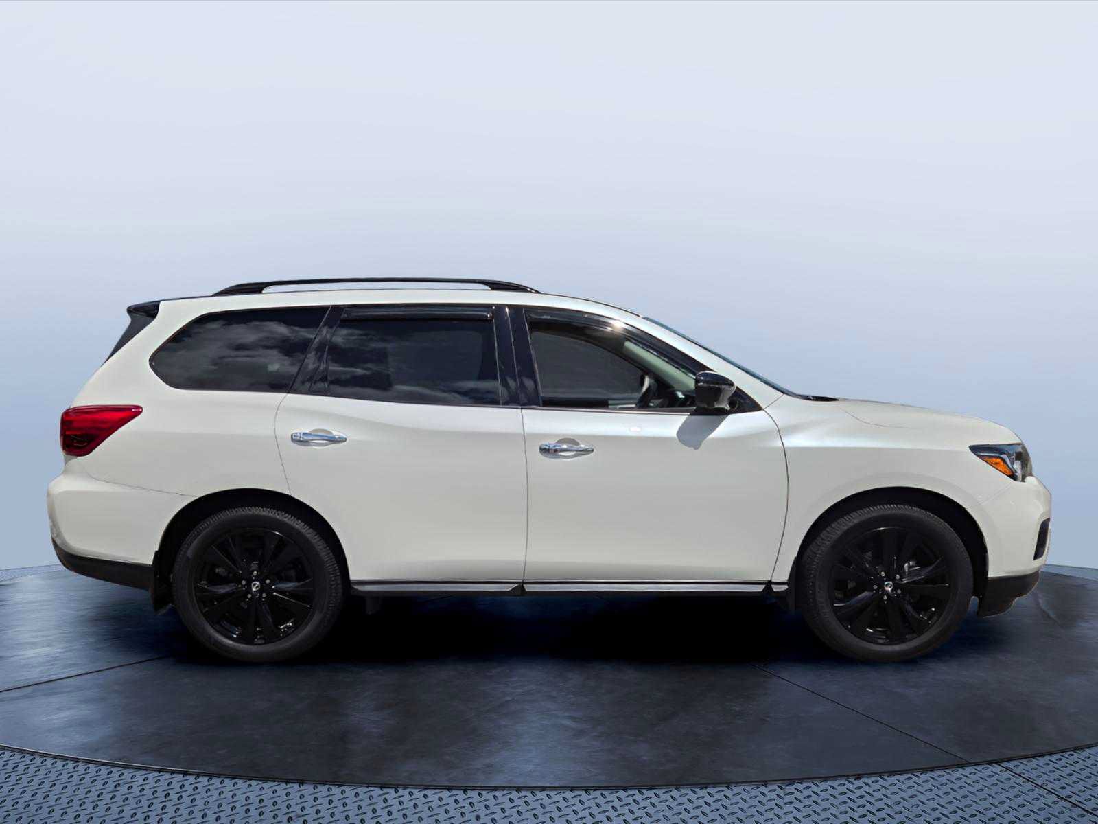Used 2018 Nissan Pathfinder SL w/ Midnight Edition Package AWD/4WD image 3