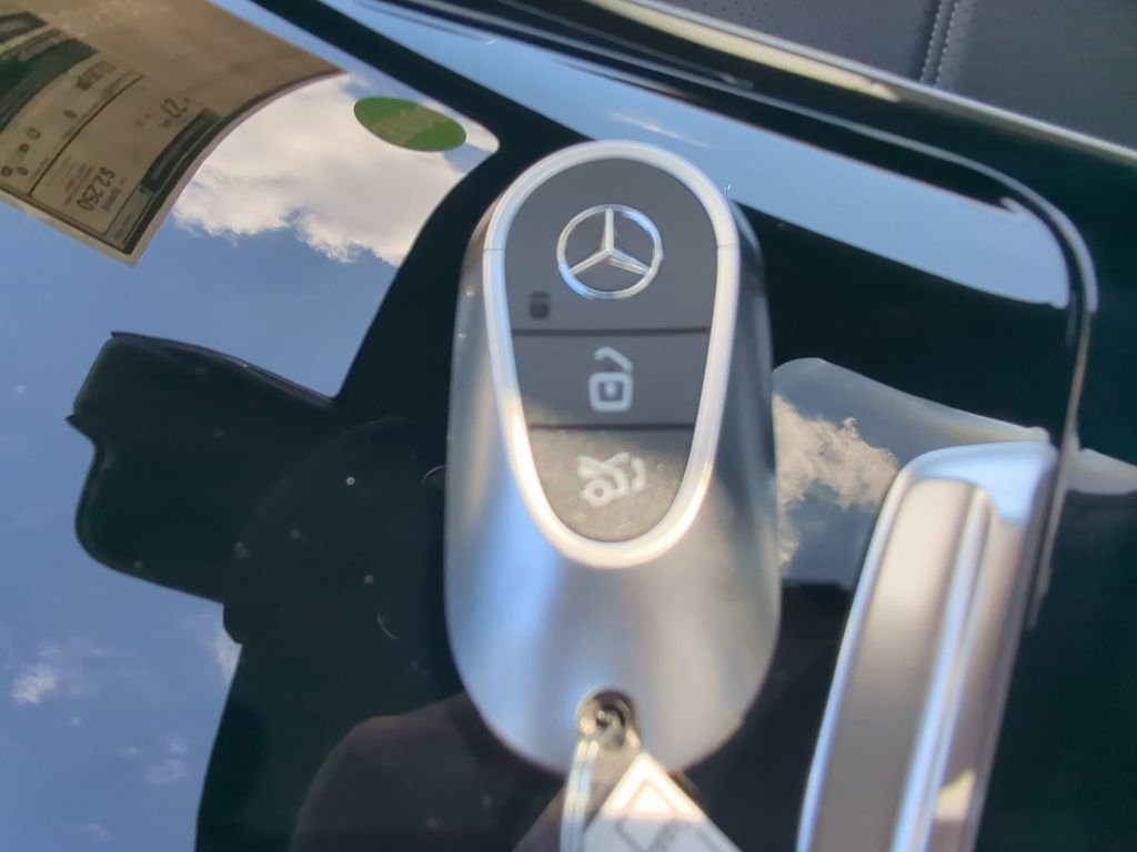 Used 2025 Mercedes-Benz GLC 300 image 25