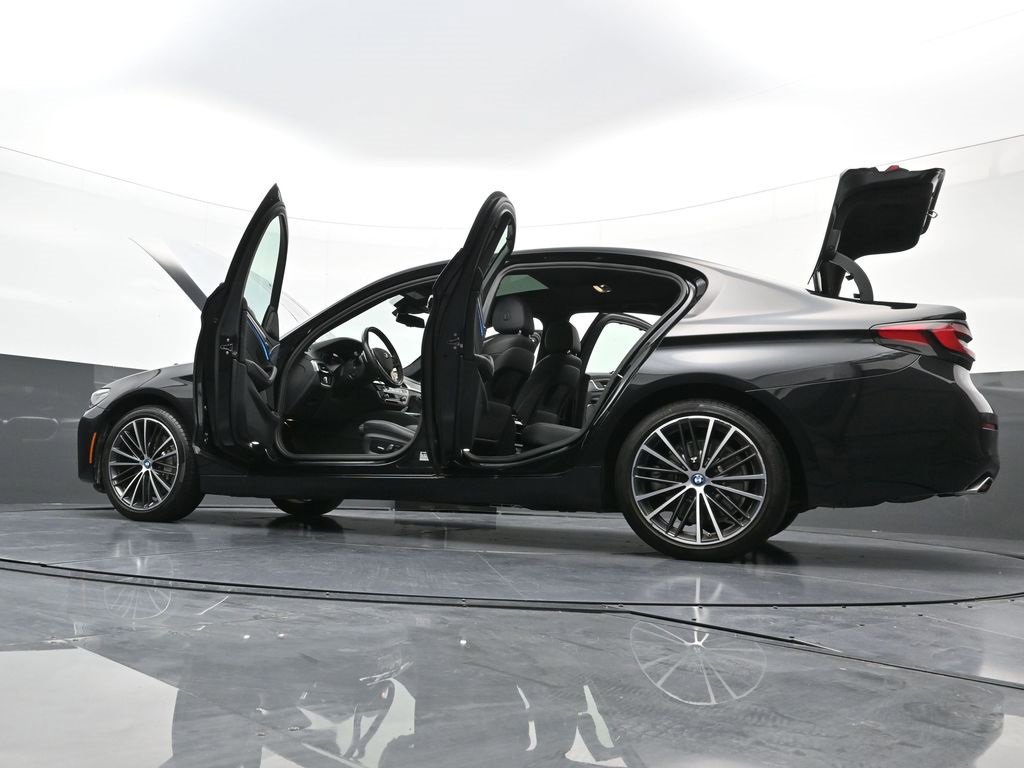 Used 2023 BMW 530e xDrive w/ Executive Package image 42