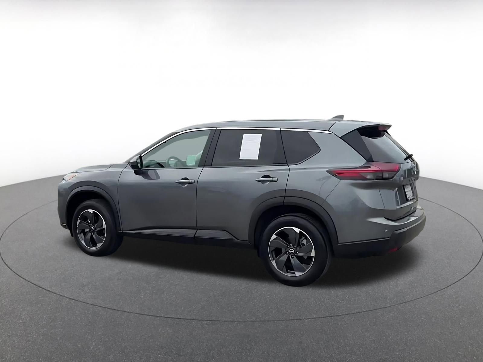 Used 2025 Nissan Rogue SV image 10