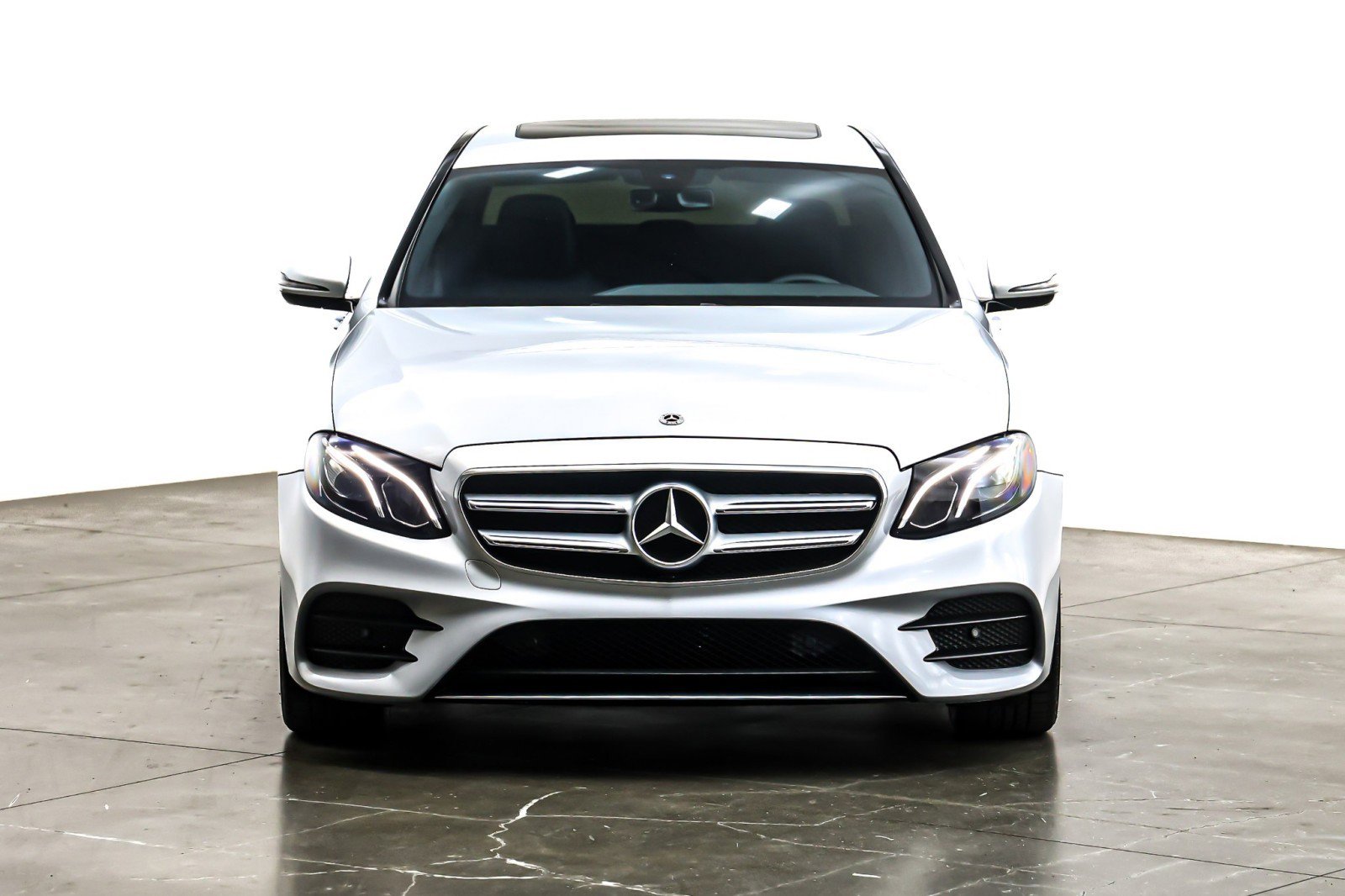 Used 2020 Mercedes-Benz E 350 Sedan image 4