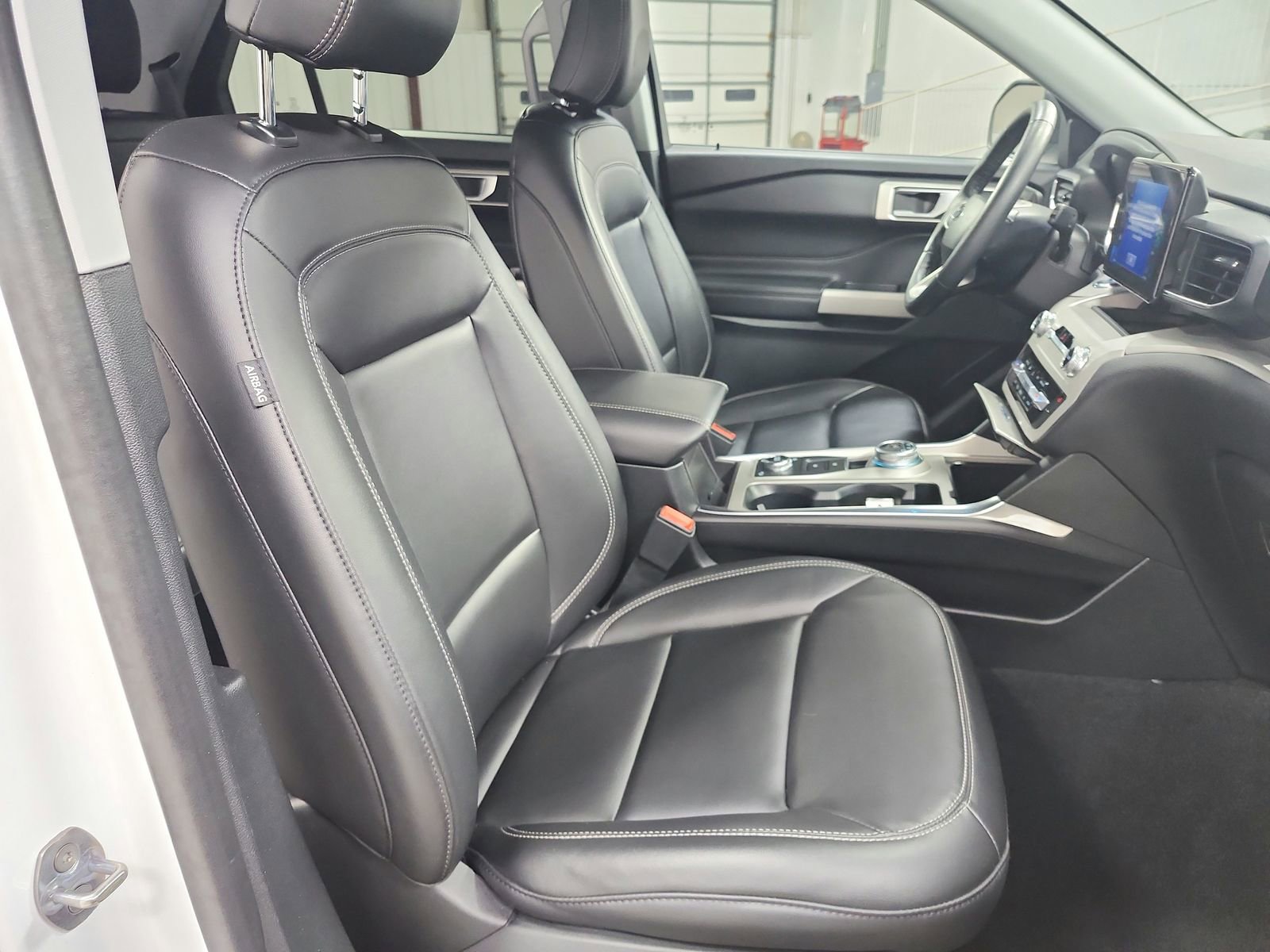 Used 2024 Ford Explorer XLT w/ Equipment Group 202A image 36