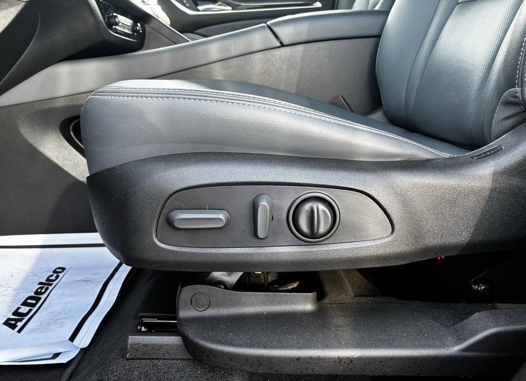 Used 2023 Buick Enclave Essence AWD/4WD image 8