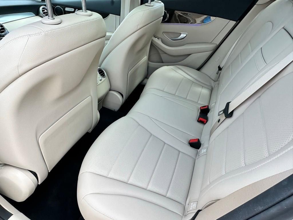 Used 2022 Mercedes-Benz GLC 300 image 7