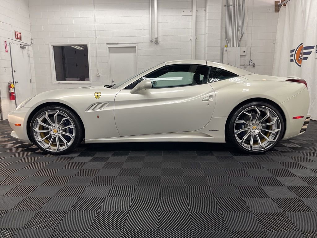 Used 2012 Ferrari California RWD image 6