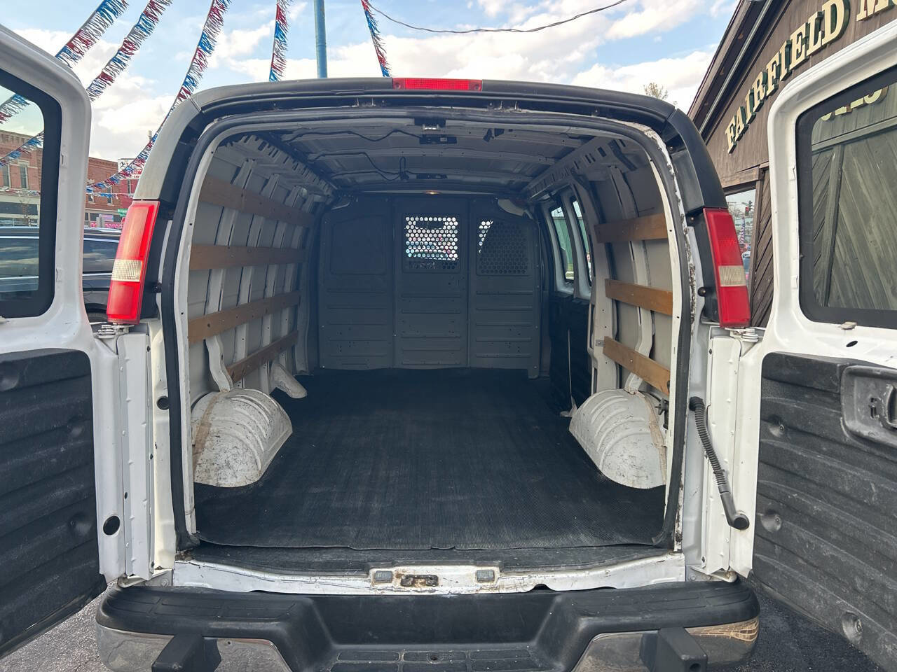 Used 2015 GMC Savana 2500 RWD image 16