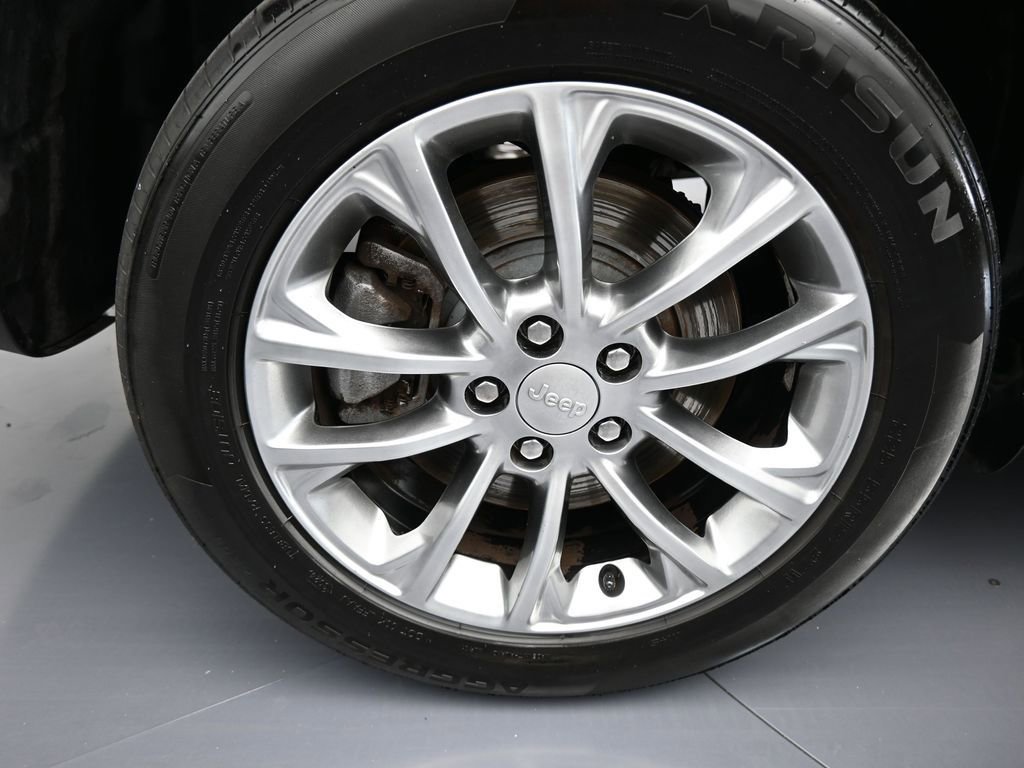 Used 2021 Jeep Cherokee Latitude Lux w/ Comfort/Convenience Group image 39