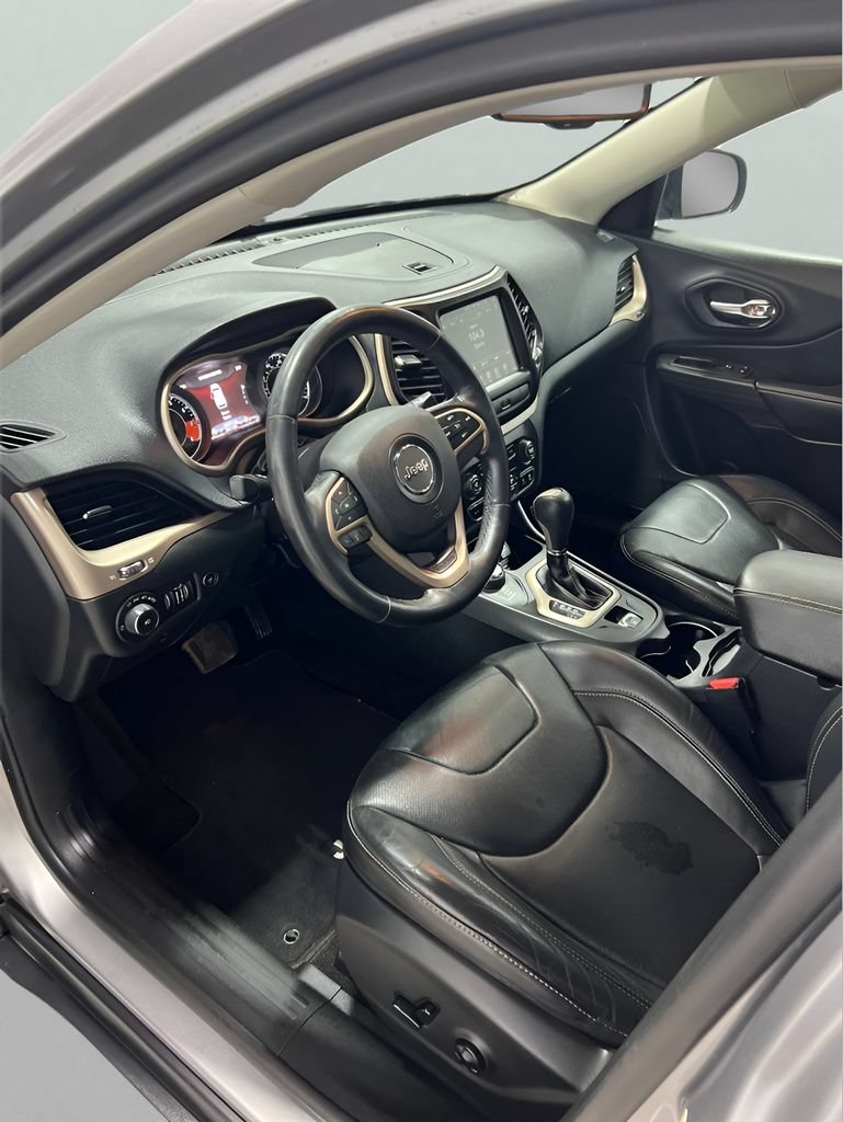 Used 2015 Jeep Cherokee Limited w/ Luxury Group AWD/4WD image 7