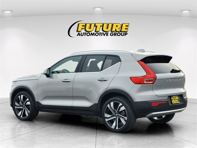 Used 2023 Volvo XC40 B5 Plus image 7