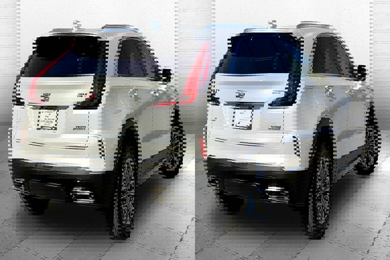 Used 2024 Cadillac XT4 Premium Luxury w/ Technology Package image 14