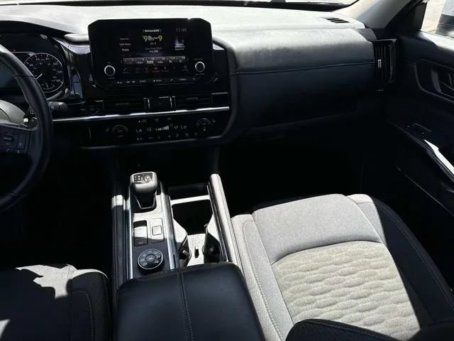 Used 2025 Nissan Pathfinder SV AWD/4WD image 17