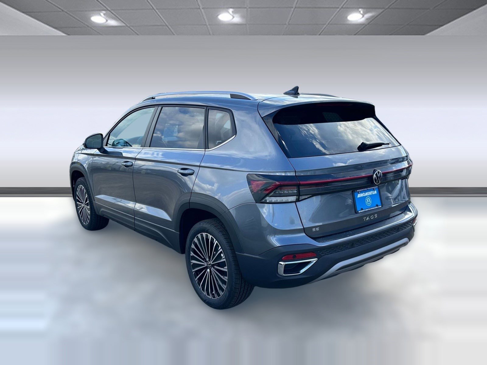New 2026 Volkswagen Taos SE image 3