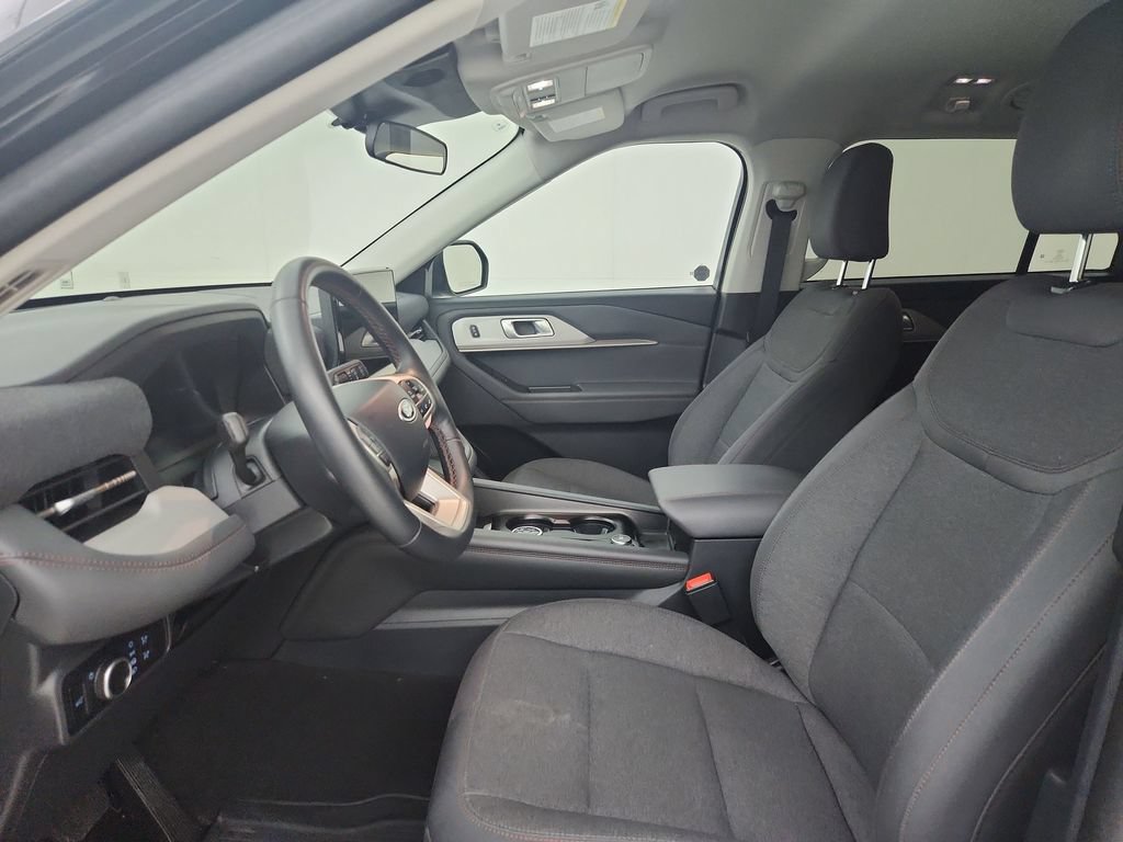 Used 2025 Ford Explorer Active AWD/4WD image 19
