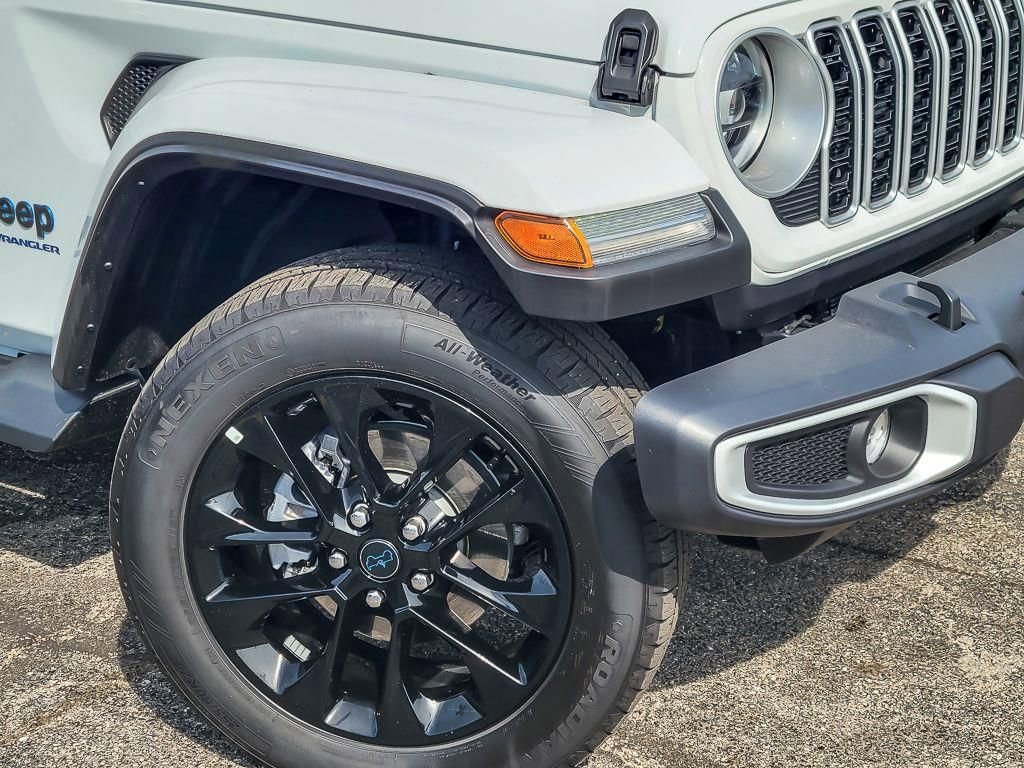 Used 2025 Jeep Wrangler Unlimited Sahara image 4